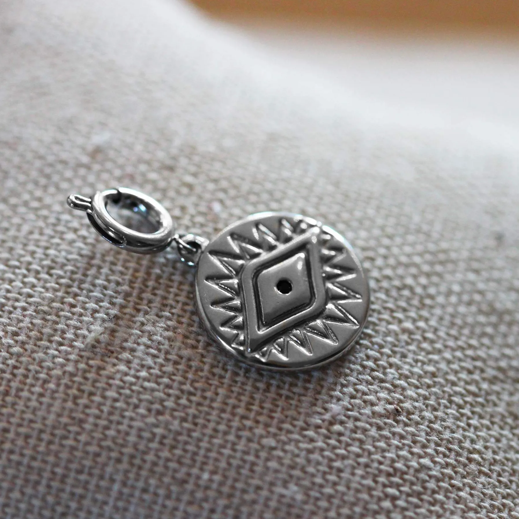 Luzaka Luzacharms<Charm acier oeil